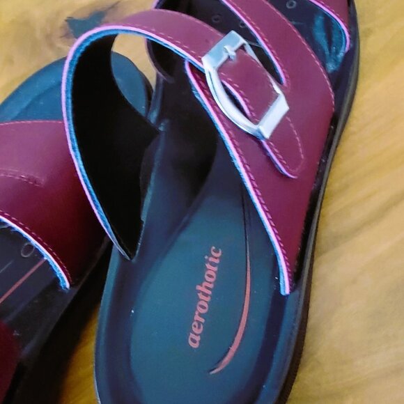 Aerothotic Red Burgundy Women's Sandals with Buckle Closure in Size 8.5 - Picture 4 of 6